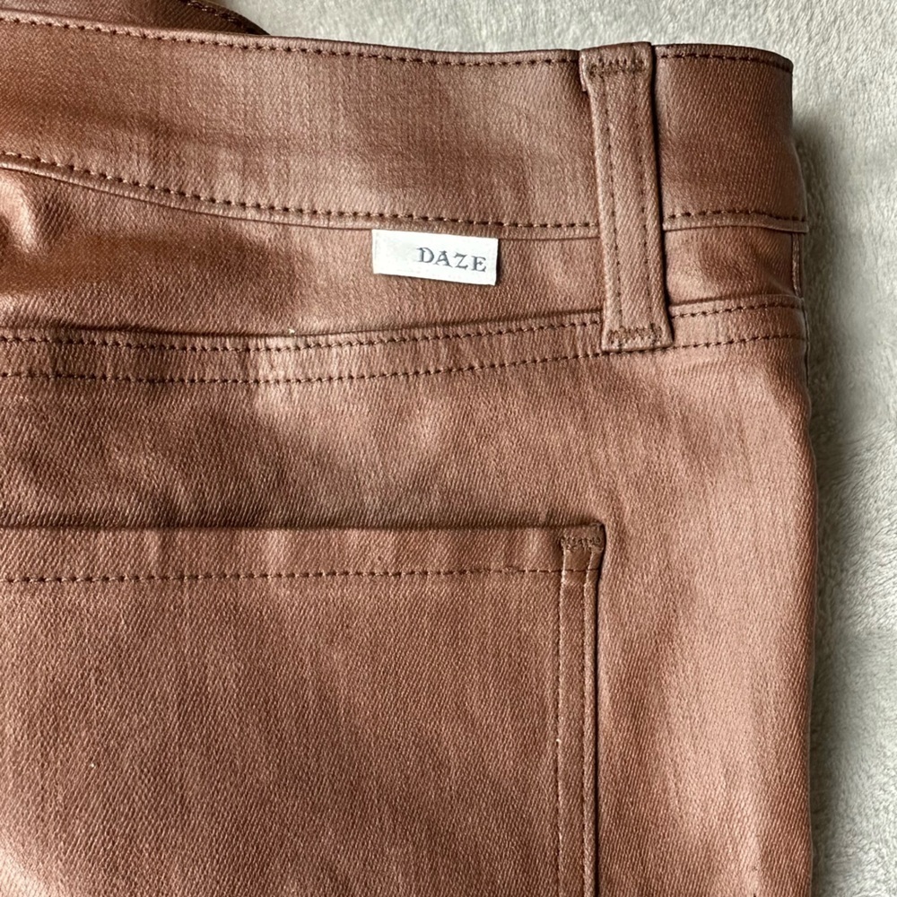 DAZE Sundaze coated jeans women’s size 31 high waisted, coated espresso NWT - Picture 15 of 16